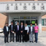 후원금 전달 후 기념 촬영
